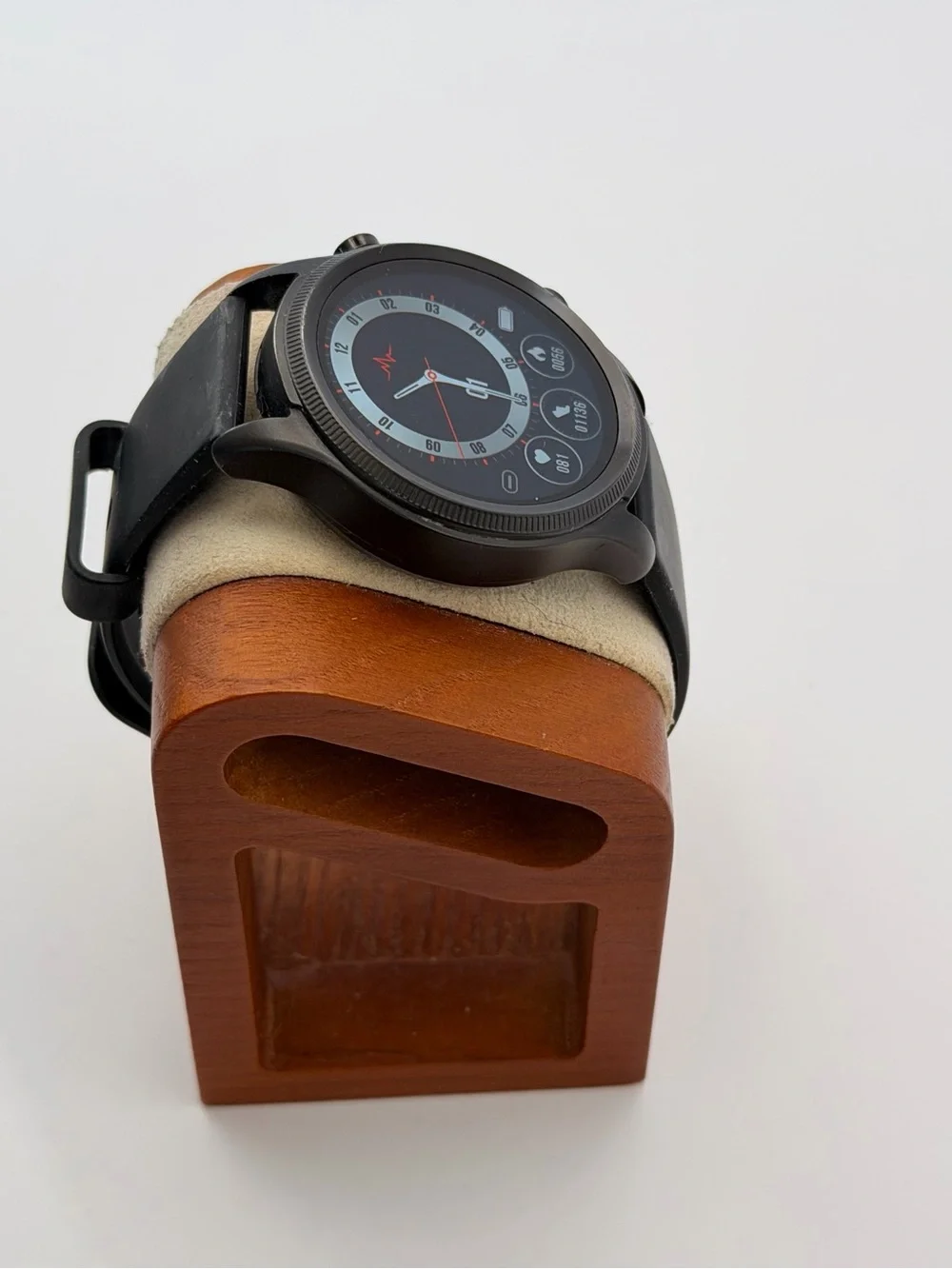 E400 health-tracking Smartwatch, Charger Included, Black, Very Good